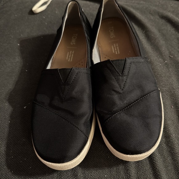 Toms Classic Black Canvas Slip On Shoes, Size 8 excellent shape - Picture 2 of 8